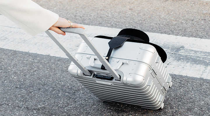 4 Tips For Traveling With Your Hat (at the airport)