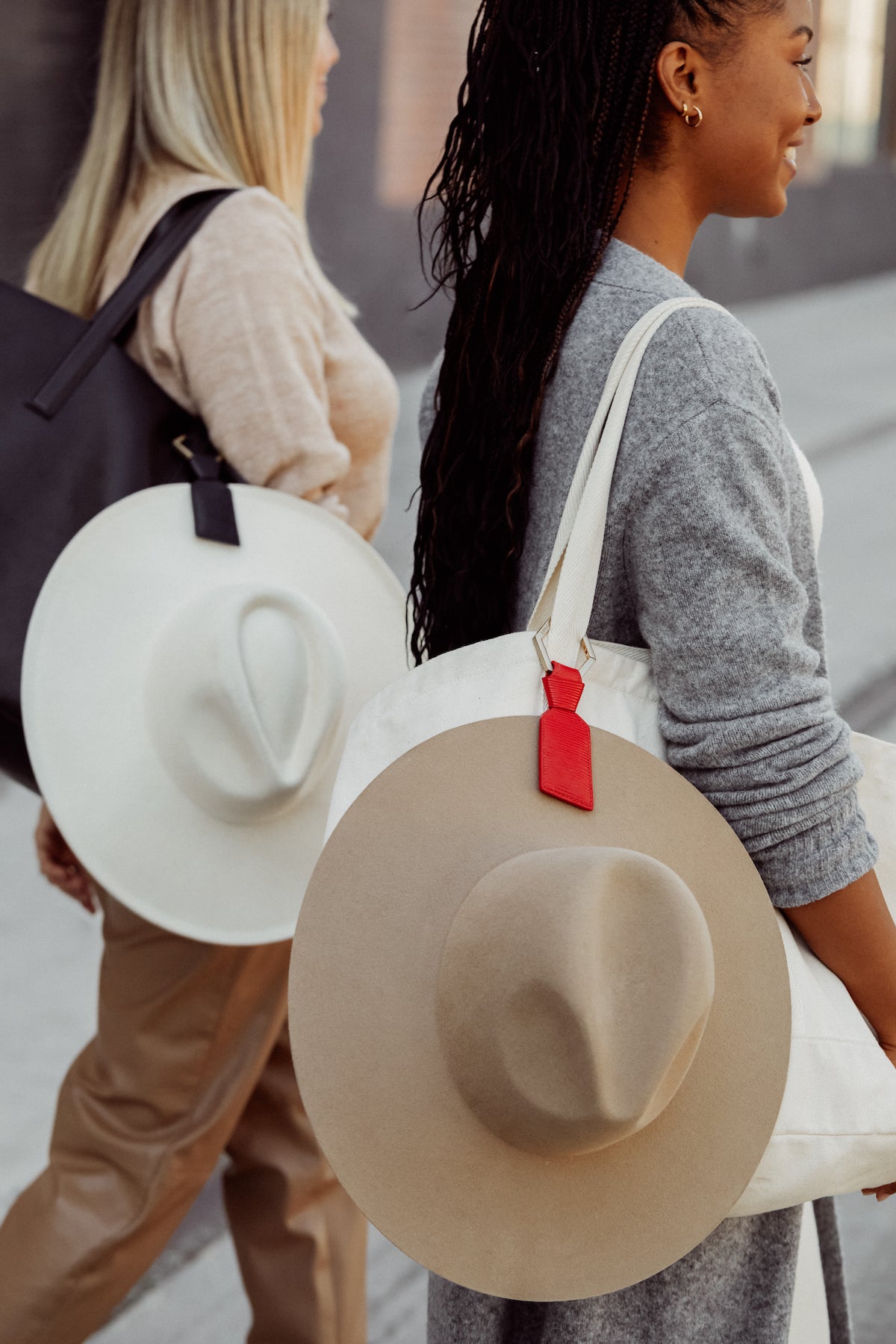 toptote magnetic hat carry holds you hat when you travel