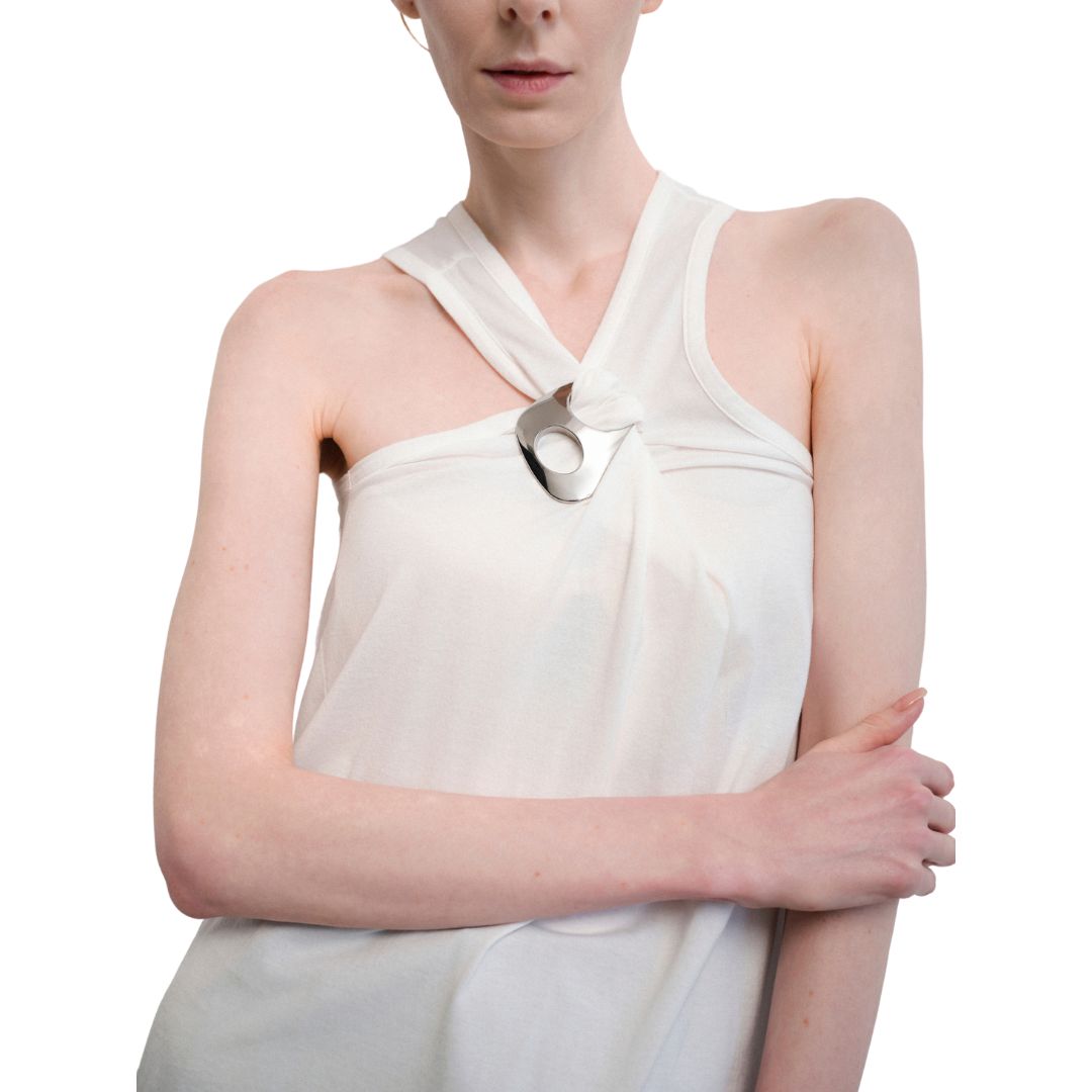 Kitdo magniclip in glossy silver in use on a women wearing a white tank top.